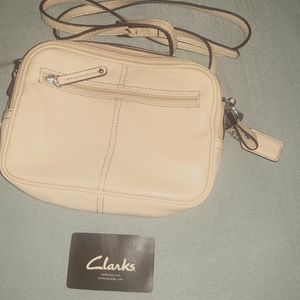 Clarks Ladies leather beige Crossbody bag New